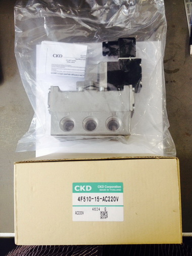 รูปภาพตัวอย่าง โซลินอยด์วาล์ว Solenoid Valve CKD รุ่น 4F510-15-AC220V
